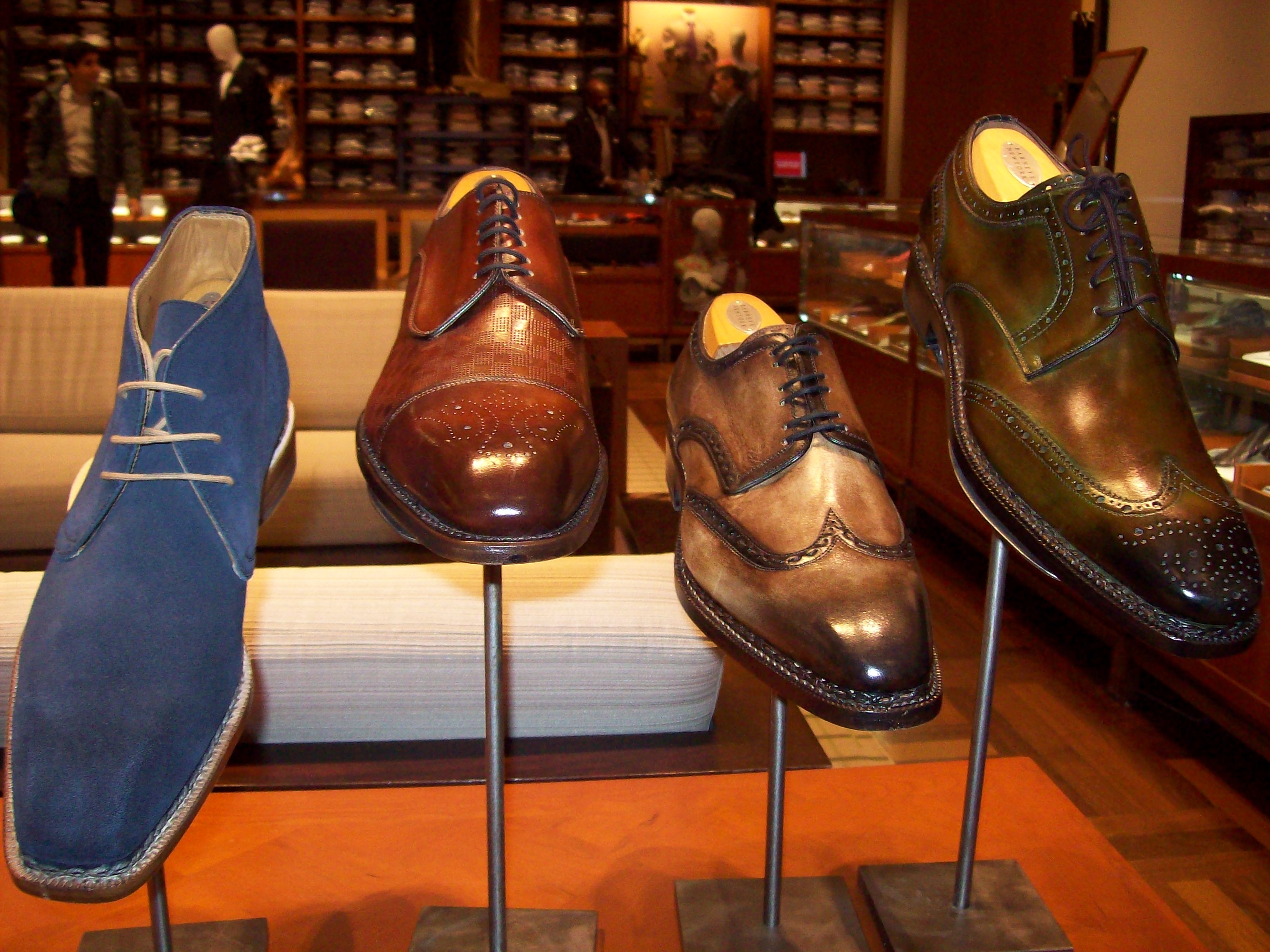 Лучшая качественная обувь. Изготовитель обуви. Итальянская обувь. Производство обуви. Португальская обувная мастерская.